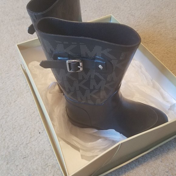 Michael Kors Mid Rainboots - Picture 3 of 7